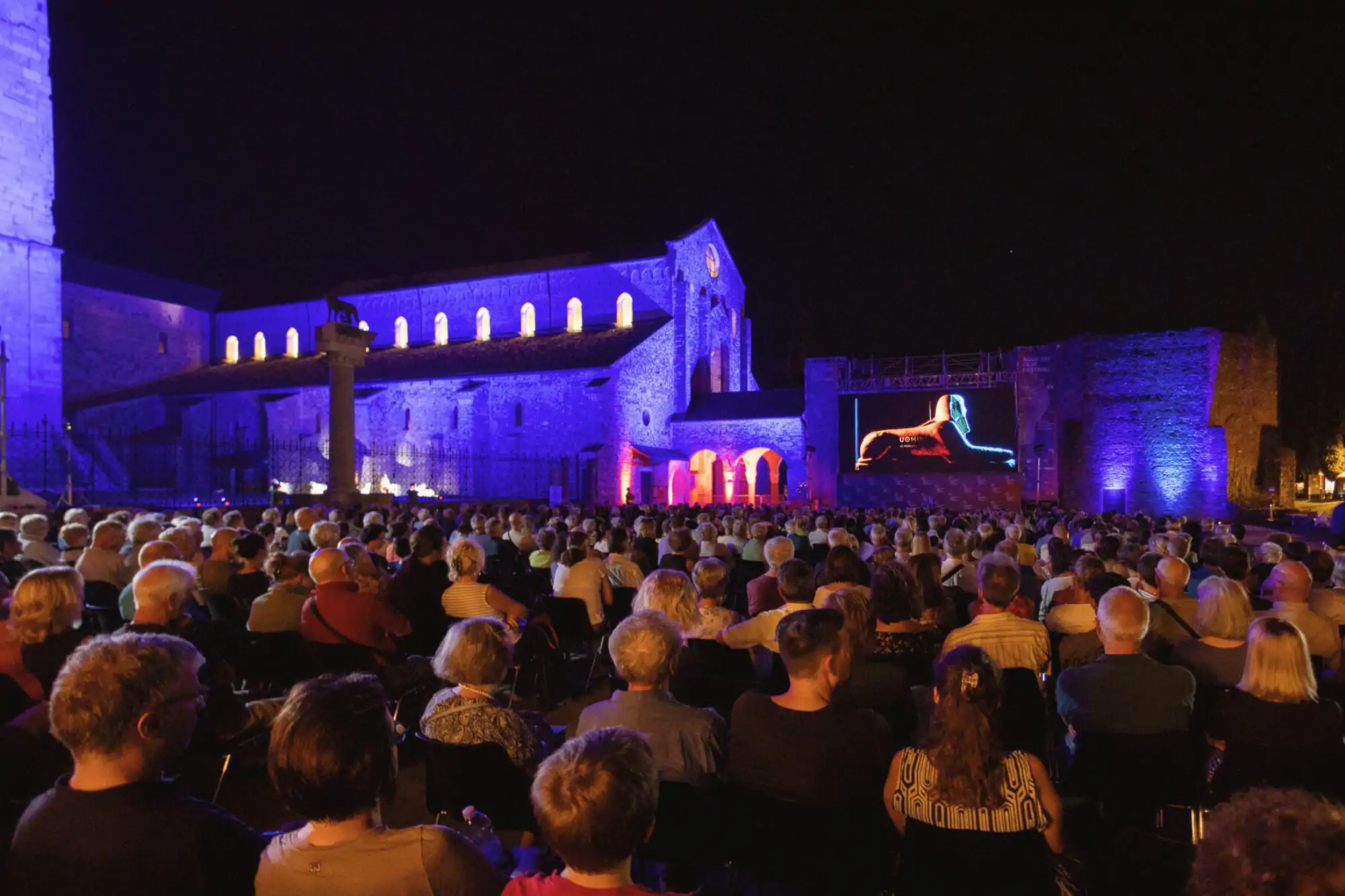 Il pubblico Aquileia Film Festival Piazza Capitolo ph N. Oleotto