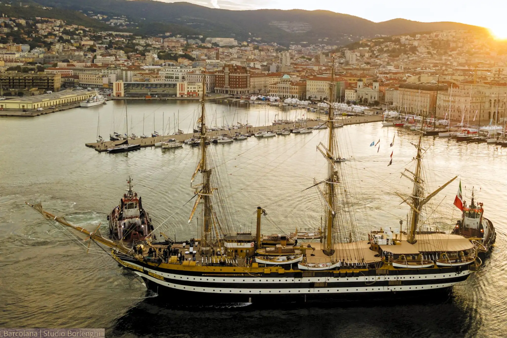 nave vespucci a Trieste, ormeggiata davanti a piazza Unità_ph Barcolana-Studio Borlenghi_02