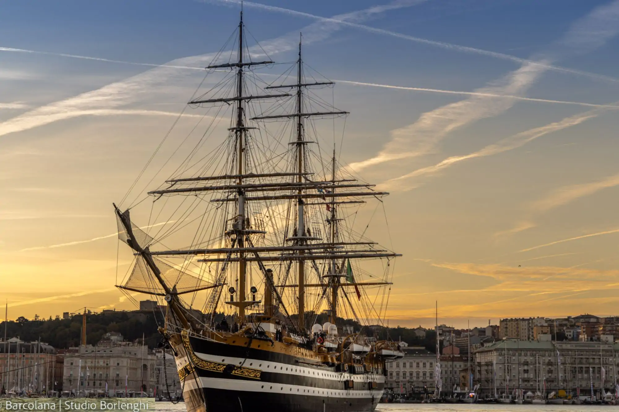 nave vespucci a Trieste, ormeggiata davanti a piazza Unità_ph Barcolana-Studio Borlenghi