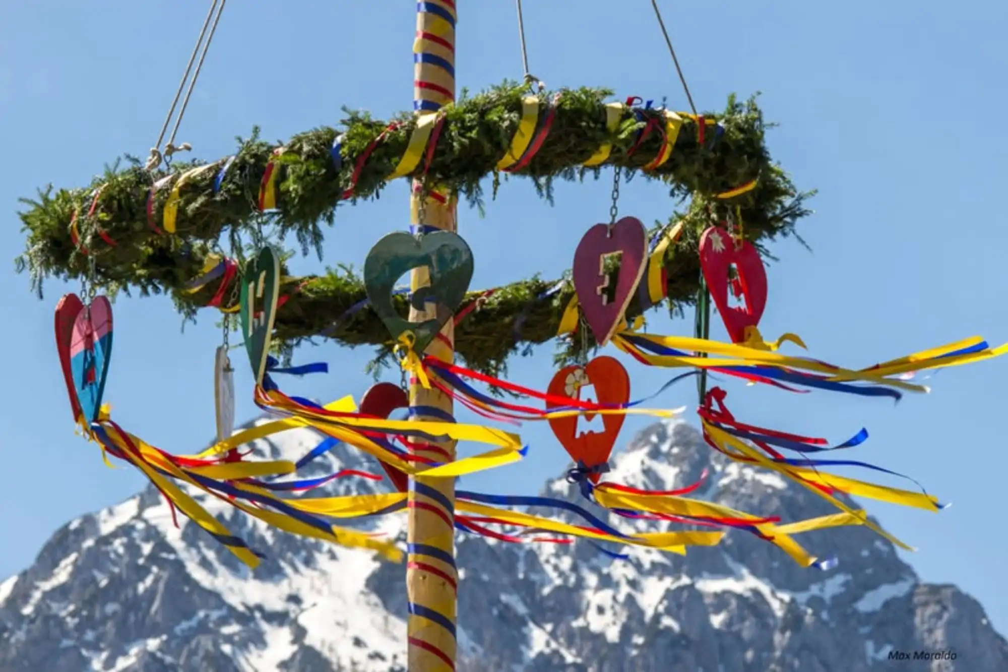 images/eventi/2026/Albero_di_maggio_decorato_simbolo_di_fertilità_e_primavera_in_Friuli_Venezia_Giulia-_Maja_Majenca_Maj