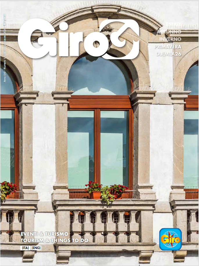 Copertina della rivista Giro Primavera 2026, con dettaglio dell’antico Palazzo Comunale di San Daniele del Friuli