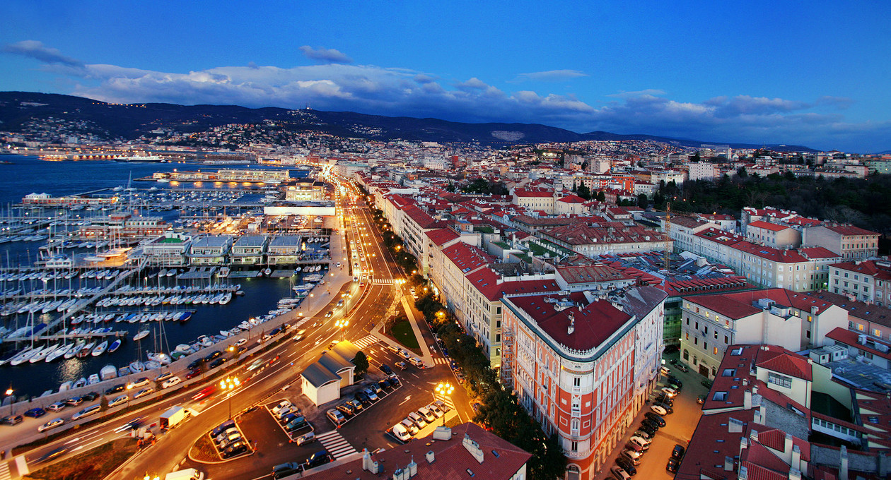 trieste fronte mare rive