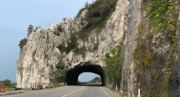 strada_costiera_galleria