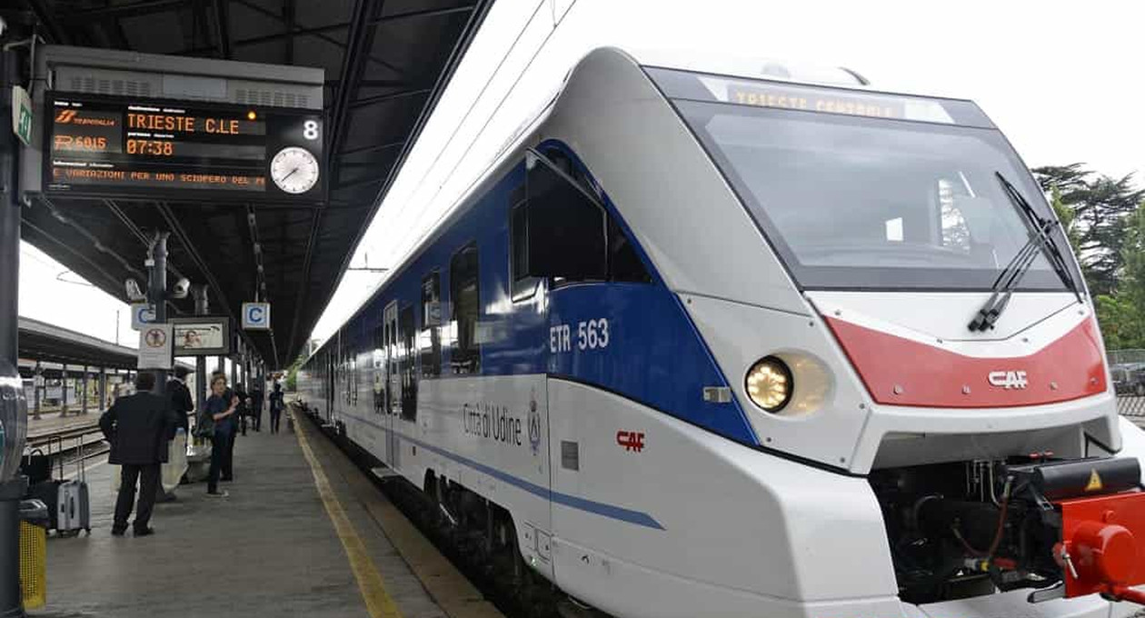 treno fvg treni etr-2