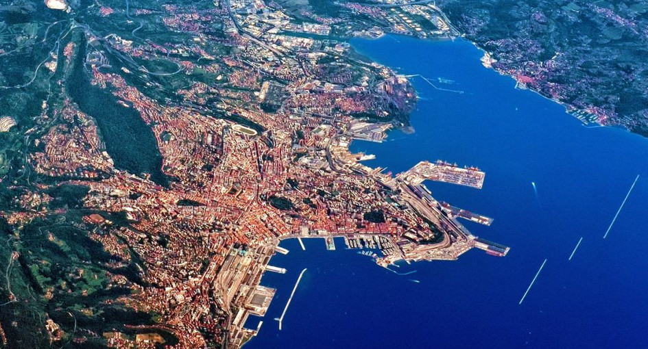 trieste veduta aerea porto