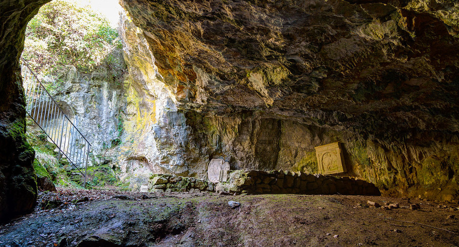 Grotta_del_Mitreo