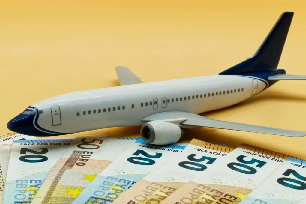 Prezzi dei voli e dei pernottamenti alle stelle; le compagnie aeree dovranno motivare i rincari del 2023